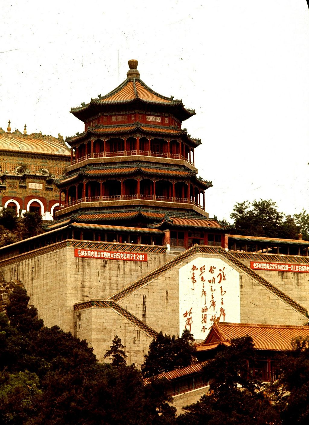 Large poster of Lin Biao&rsquo;s quote at the Pavilion of Buddhist Fragrance during the Cultural Revolution